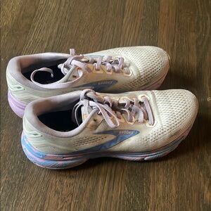 Brooks Cream and Purple Athletic Shoes for Performance